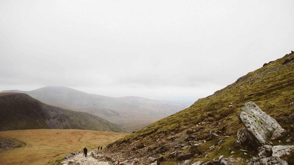 暑假工找中介先付车费定金靠谱吗?