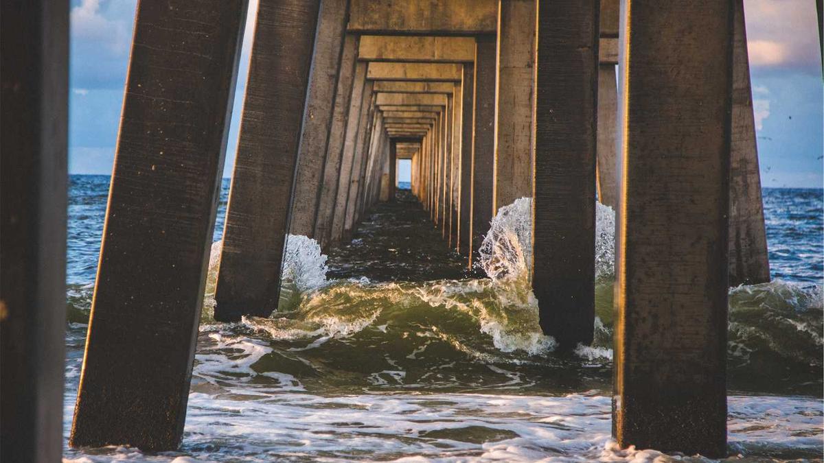 唯美的表达爱意的句子:随你走在天际,看繁花满地