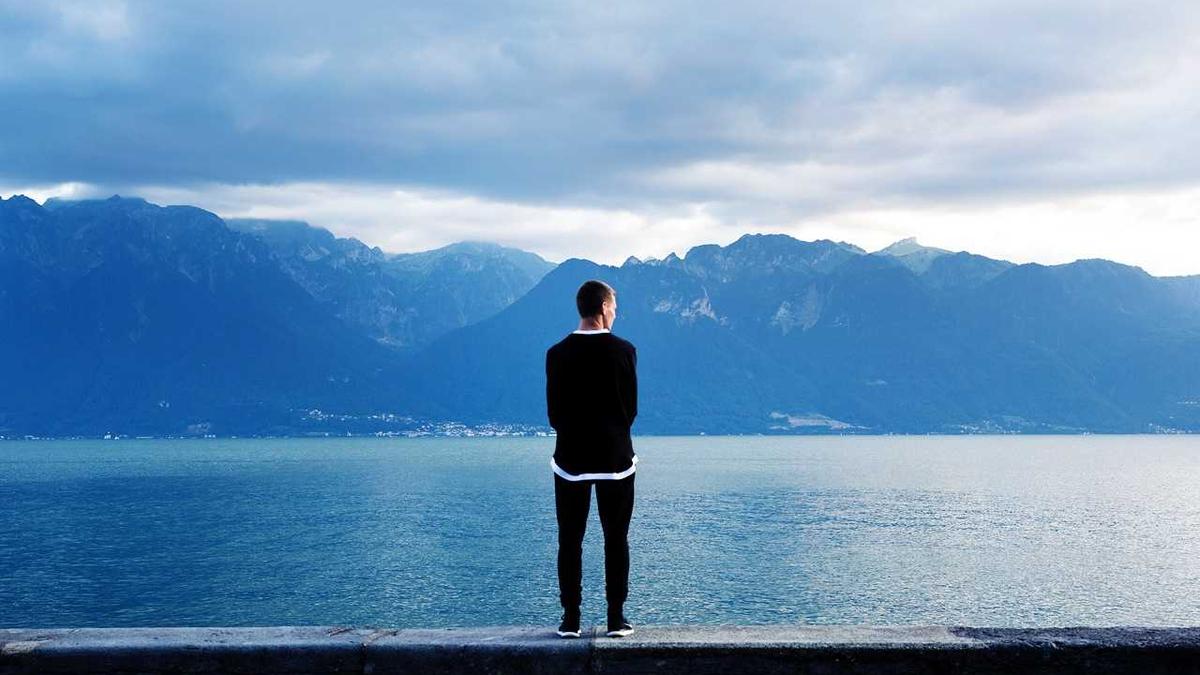 谁有邵雨涵《初次与你相遇》的歌词?