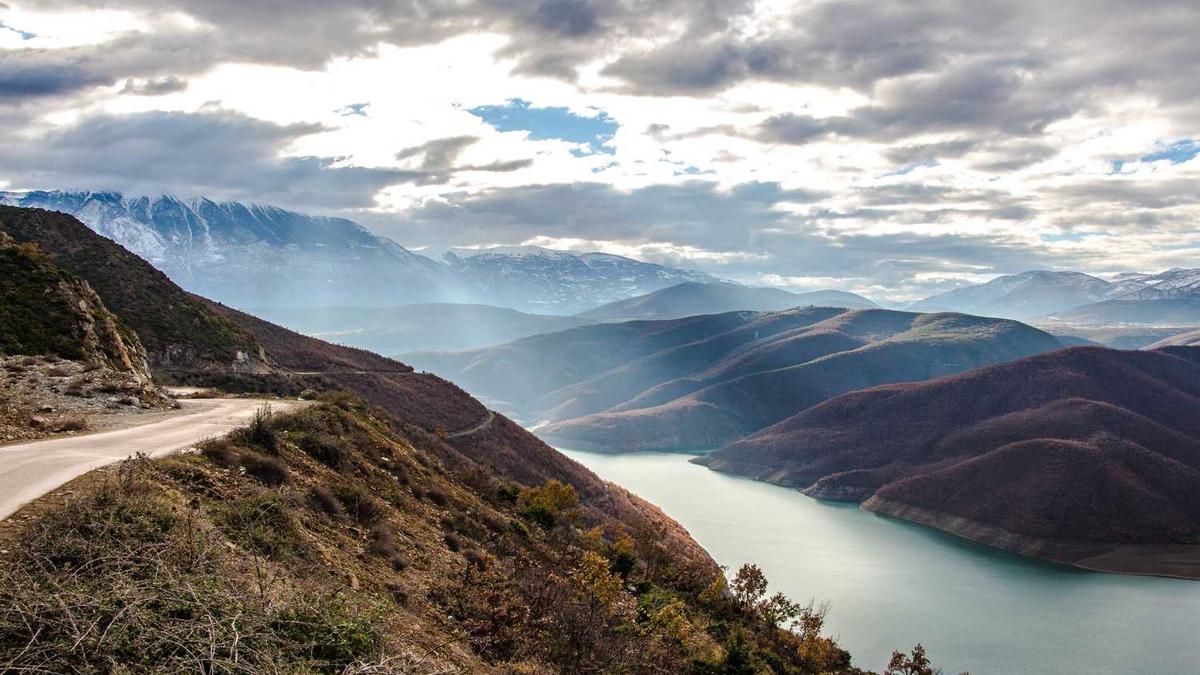 为什么现实生活中很难约到同城的小姐姐?