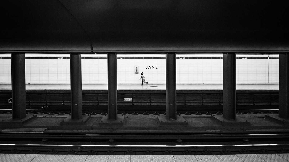 我上个月建了一个网站,请问我该如何来做SEO优化和推广啊